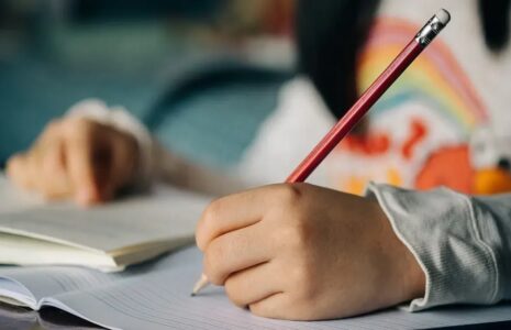 ۱۵ روش کاربردی برای تندنویسی و افزایش سرعت نوشتن دانش‌آموزان