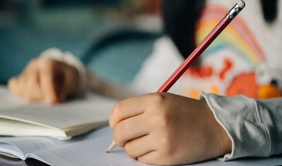 ۱۵ روش کاربردی برای تندنویسی و افزایش سرعت نوشتن دانش‌آموزان