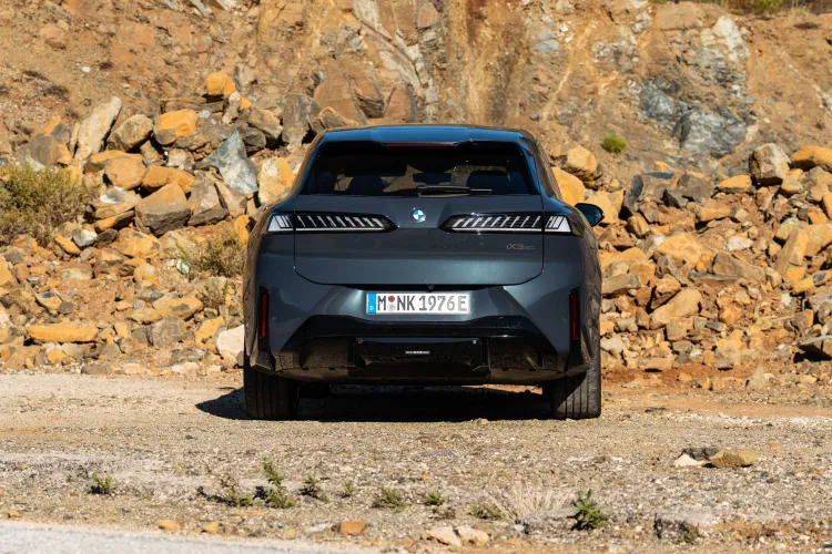 iX3 جدید BMW؛ شروع رسمی نسل تازه خودروهای برقی با برد بالا و فناوری پیشرفته BMW iX3؛ آینده SUVهای برقی