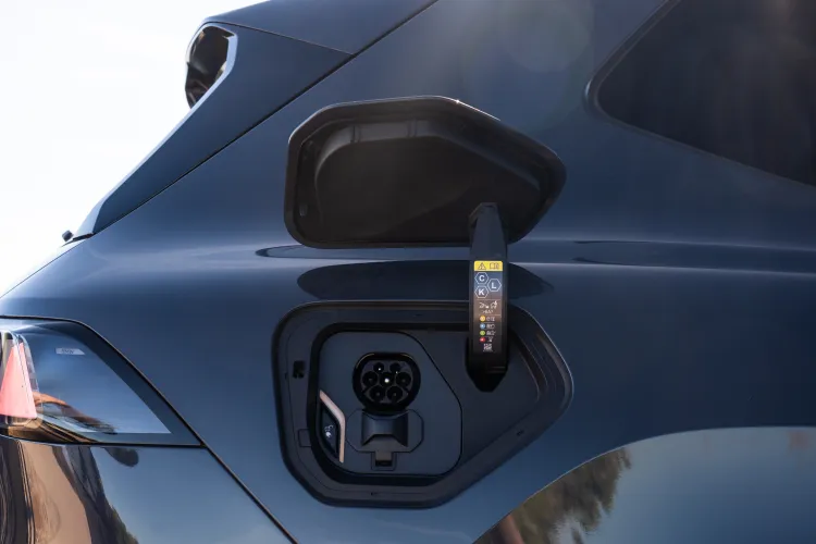 iX3 جدید BMW؛ شروع رسمی نسل تازه خودروهای برقی با برد بالا و فناوری پیشرفته BMW iX3؛ آینده SUVهای برقی