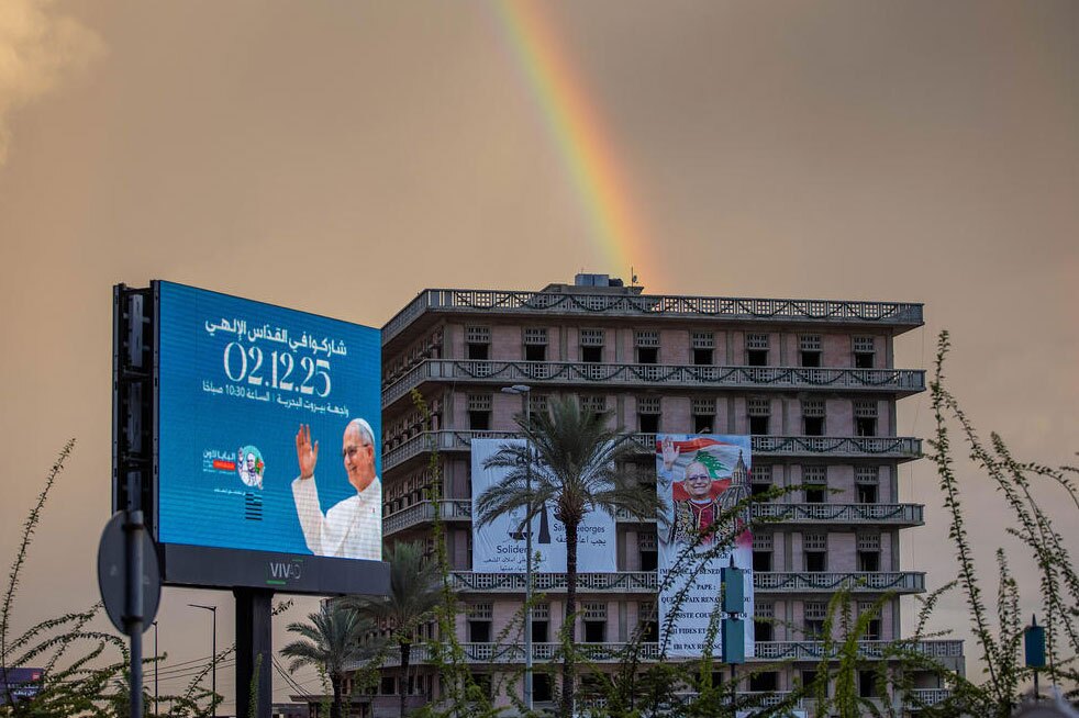 دیدنی های امروز؛ از سفر پاپ به بیروت تا تولید برق به سبک غزه نصب تابلوهای خوشامدگویی به پاپ لئو چهاردهم