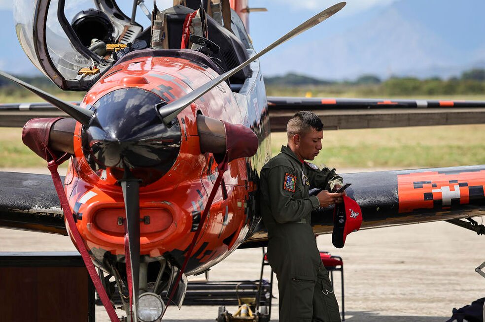 دیدنی های امروز؛ از سفر پاپ به بیروت تا تولید برق به سبک غزه پرواز دو هواپیمای نظامی در طول نمایشگاه هوایی صنعتی ونزوئلا