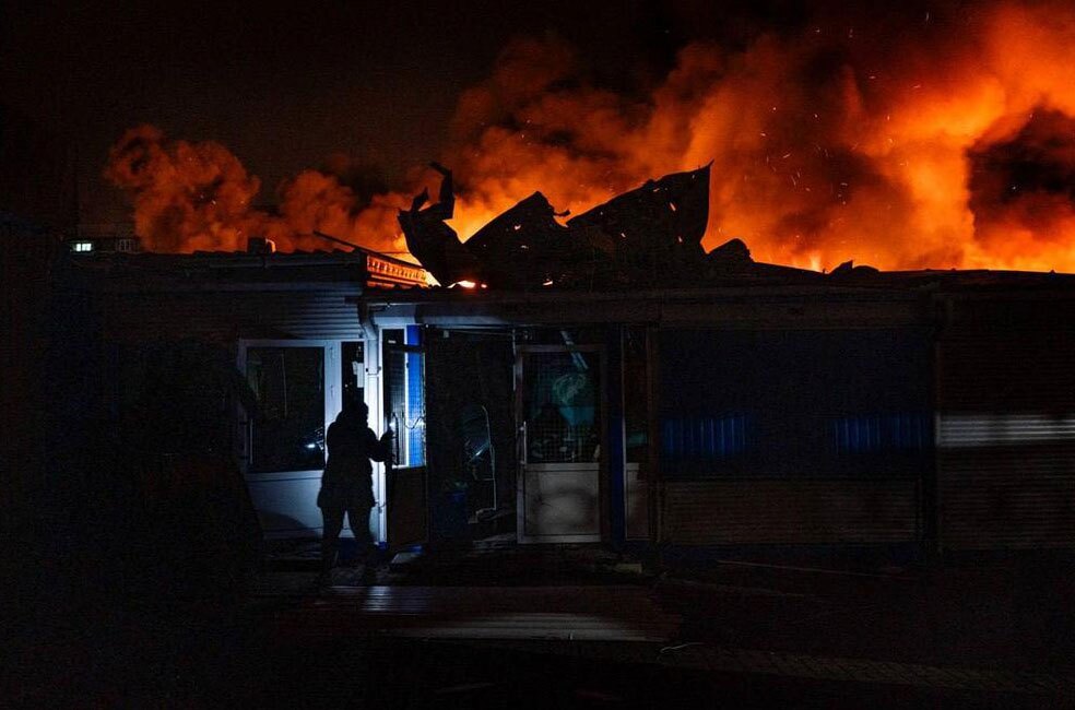 دیدنی های امروز؛ از سفر پاپ به بیروت تا تولید برق به سبک غزه حمله پهپادی شبانه روسیه به حومه پایتخت اوکراین