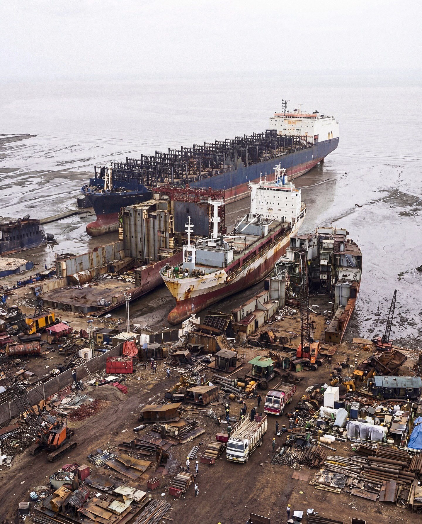 الانگ؛ بزرگ‌ترین قبرستان کشتی‌های جهان