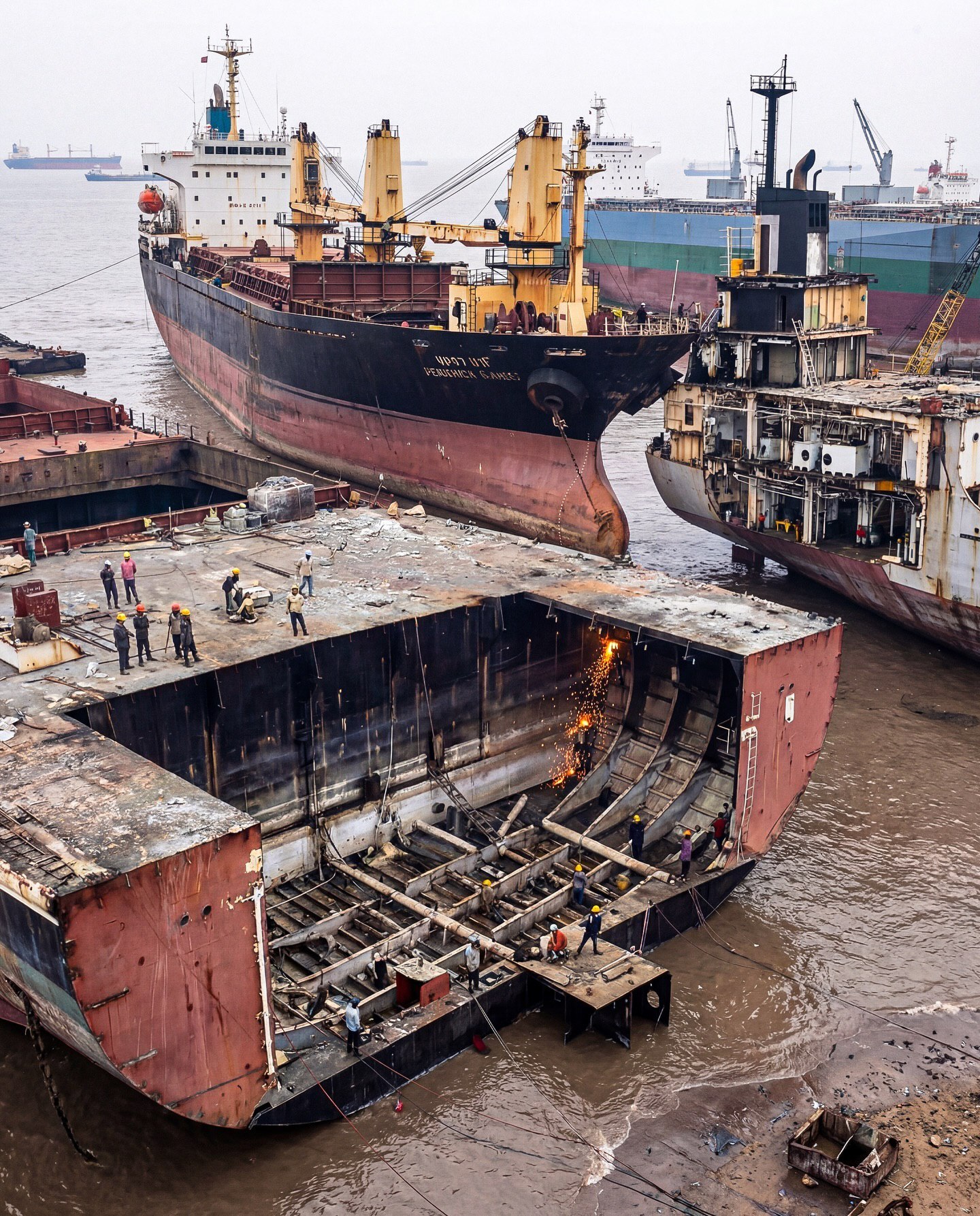 الانگ؛ بزرگ‌ترین قبرستان کشتی‌های جهان