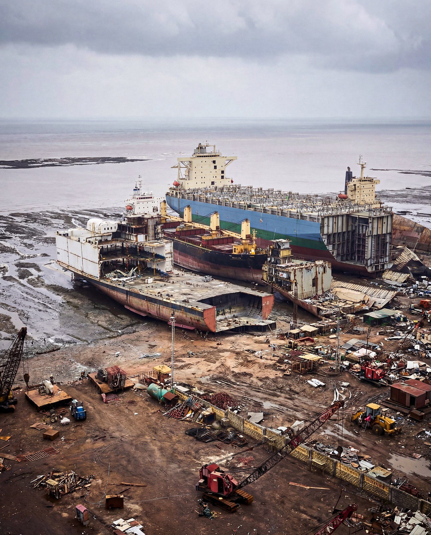 الانگ؛ بزرگ‌ترین قبرستان کشتی‌های جهان