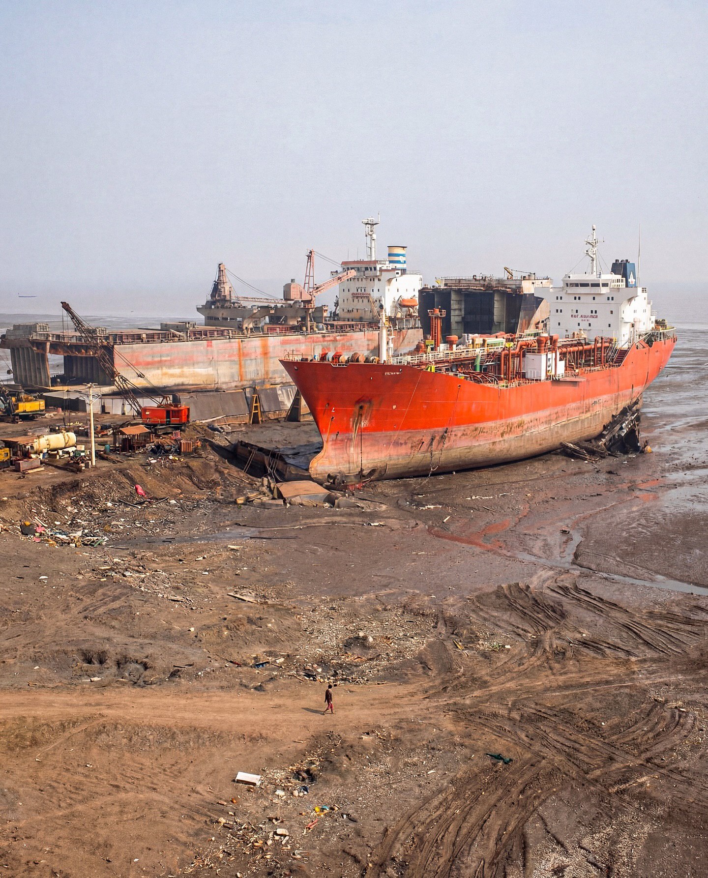 الانگ؛ بزرگ‌ترین قبرستان کشتی‌های جهان