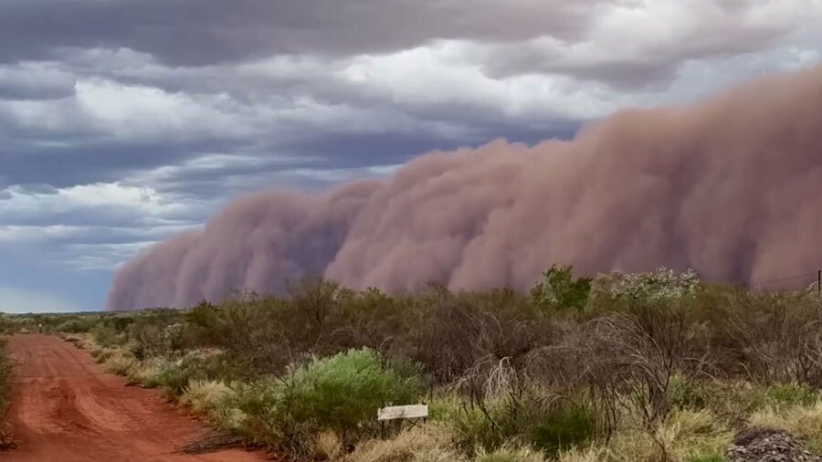 توفان گرد و غبار در بیابان "تانامی" استرالیا