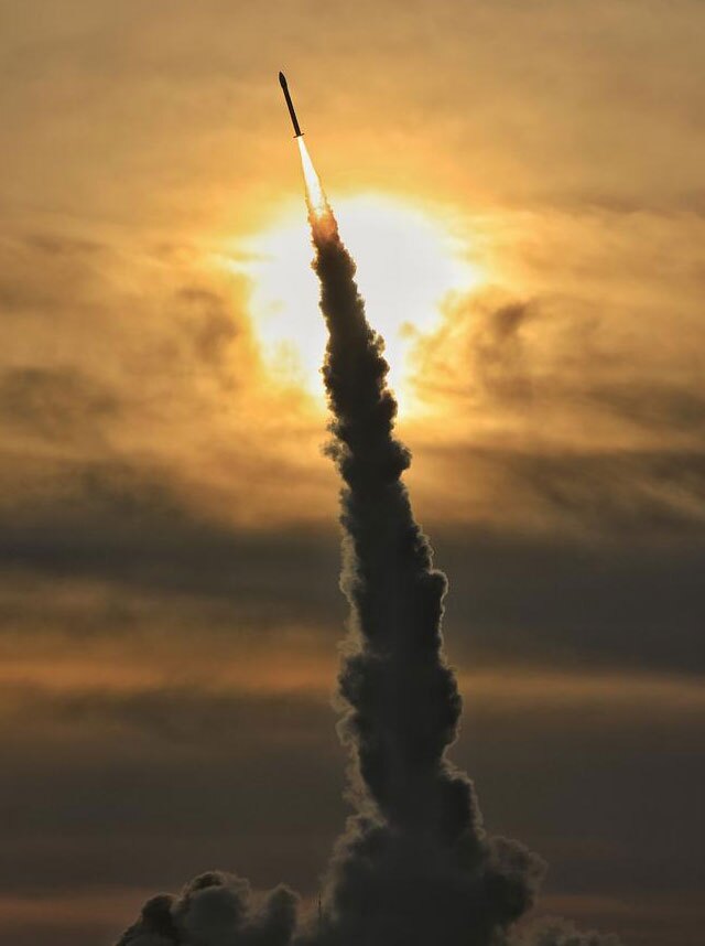 دیدنی های امروز؛ از مراسم قرعه کشی جام جهانی 2026 تا سگ رباتیک ایلان ماسک پرتاب موشک حامل ماهوارههای سیستم تبادل دادهها VHF (VDES) از چین