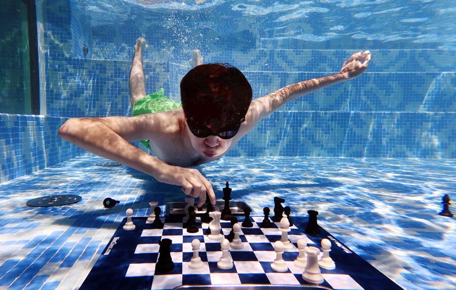 دیدنی های امروز؛ از آخرین اَبَرماه سال 2025 تا اخراج مهاجران از آمریکا "جووخیر سینداروف" از ازبکستان در حال رقابت با "هانس نیمان"