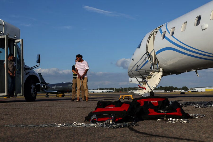 دیدنی های امروز؛ از آخرین اَبَرماه سال 2025 تا اخراج مهاجران از آمریکا اخراج مهاجران غیرقانونی از خاک آمریکا