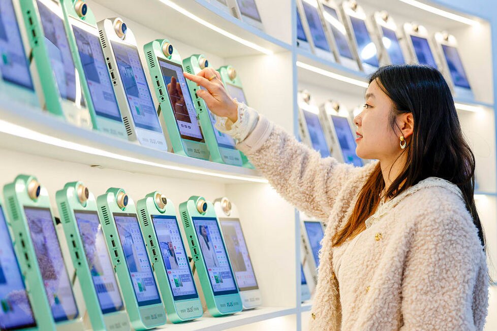 دیدنی های امروز؛ از جشنواره هاربین چین تا فرار کامبوجی ها از منطقه درگیری با تایلند دستگاههای پخش زنده مجهز به هوش مصنوعی