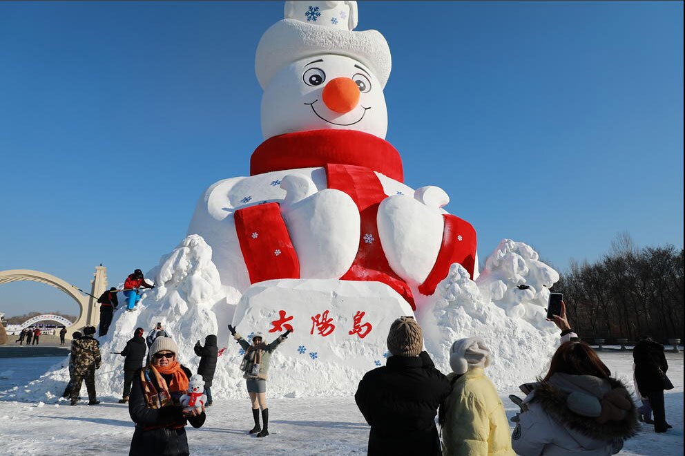 دیدنی های امروز؛ از جشنواره هاربین چین تا فرار کامبوجی ها از منطقه درگیری با تایلند جشنواره سالانه سازه های برفی و یخی در هاربین چین