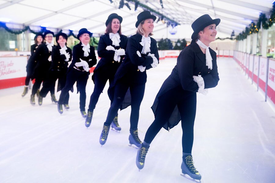 دیدنی های امروز؛ از انتشار عکس های جدید " جفری اپستین" تا ابراز تسلیت رهبر کره شمالی بزرگداشت روز جهانی اسکیت روی یخ در ادینبورگ اسکاتلند