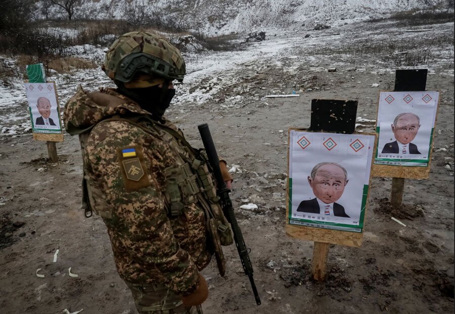 دیدنی های امروز؛ از انتشار عکس های جدید " جفری اپستین" تا ابراز تسلیت رهبر کره شمالی سیبل های هدف تیراندازی در اردوگاه آموزشی نیروهای اوکراینی