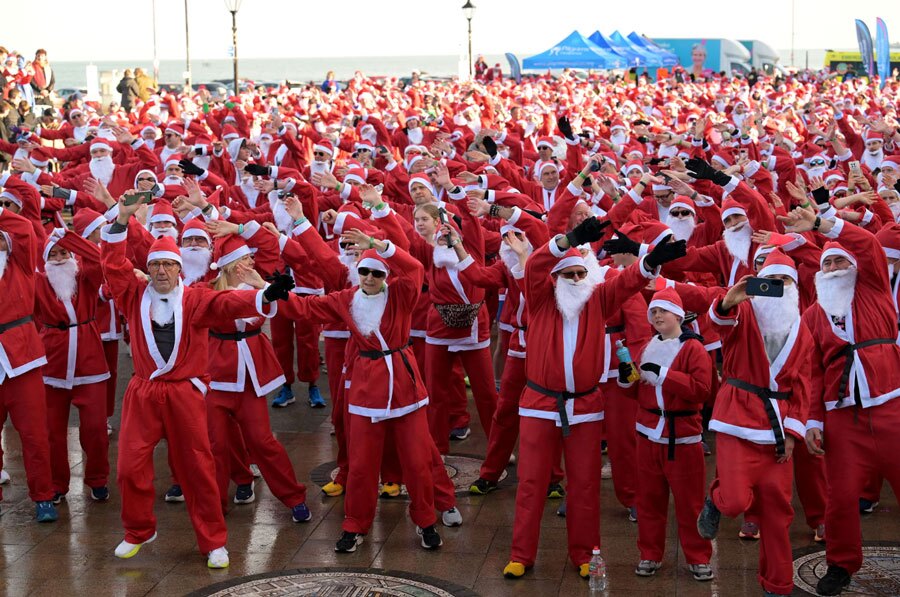 دیدنی های امروز؛ از آشوب حضور مسی در هند تا سلفی نخست وزیر ایتالیا مسابقه دو خیریه با حضور بیش از 1100 شرکت کننده در انگلیس