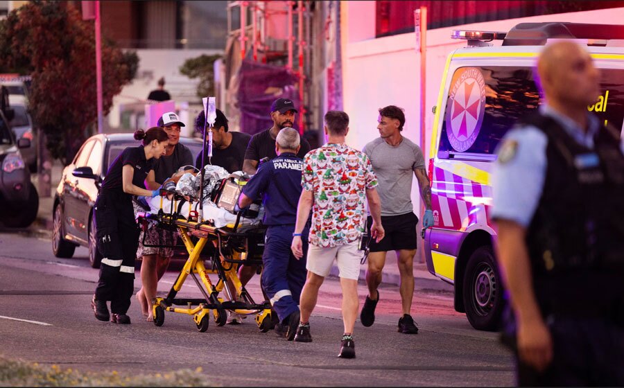 دیدنی های امروز؛ از آشوب حضور مسی در هند تا سلفی نخست وزیر ایتالیا تیراندازی مرگبار در ساحل شهر سیدنی استرالیا