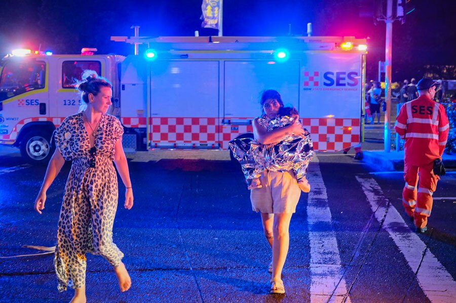 دیدنی های امروز؛ از آشوب حضور مسی در هند تا سلفی نخست وزیر ایتالیا تیراندازی مرگبار در ساحل شهر سیدنی استرالیا