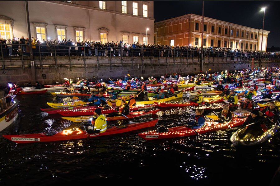 دیدنی های امروز؛ از آشوب حضور مسی در هند تا سلفی نخست وزیر ایتالیا رژه قایقی "سانتا لوسیا" در بندر شهر کپنهاگ دانمارک