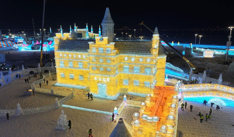 هفتادو دومین جشنواره بین المللی سازه های برفی