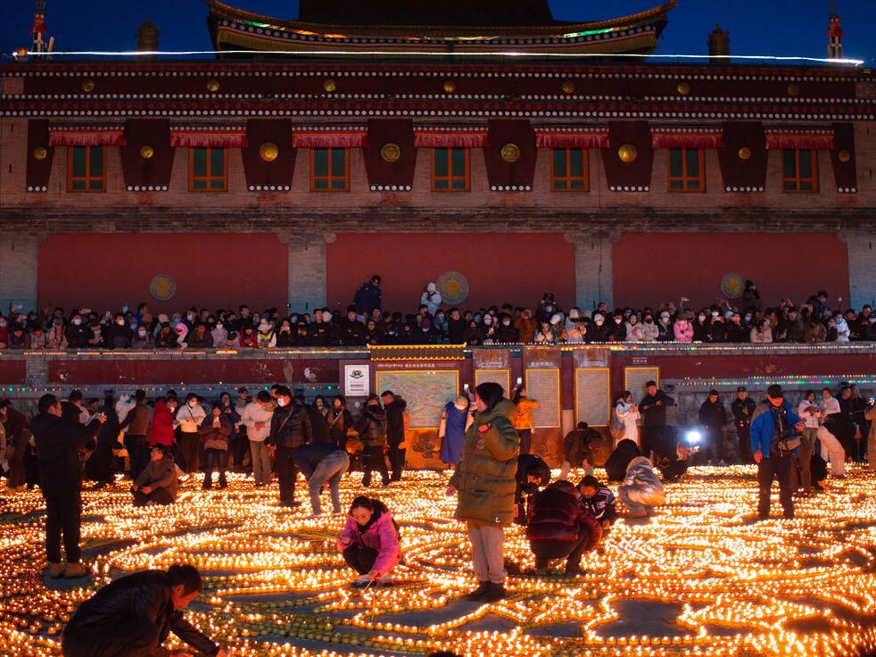 جشنواره 600 ساله چراغ های کَره‌ای در معبدی در شهر شینینگ چین