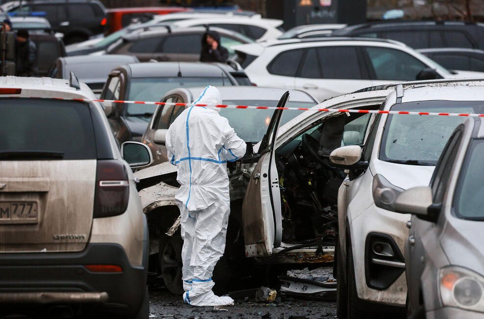 دیدنی های امروز؛ از بازارهای کریسمس تا اعتراضات رانندگان اروپا بازرسان روسی در محل حادثه ترور یک سپهبد ارشد ارتش روسیه