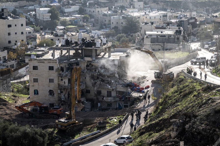 دیدنی های امروز؛ از بازارهای کریسمس تا اعتراضات رانندگان اروپا نیروهای اسرائیلی یک ساختمان مسکونی