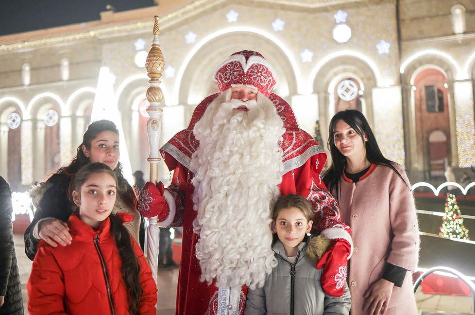 دیدنی های امروز؛ از بازارهای کریسمس تا اعتراضات رانندگان اروپا حال و هوای آخر سال میلادی در پایتخت ارمنستان