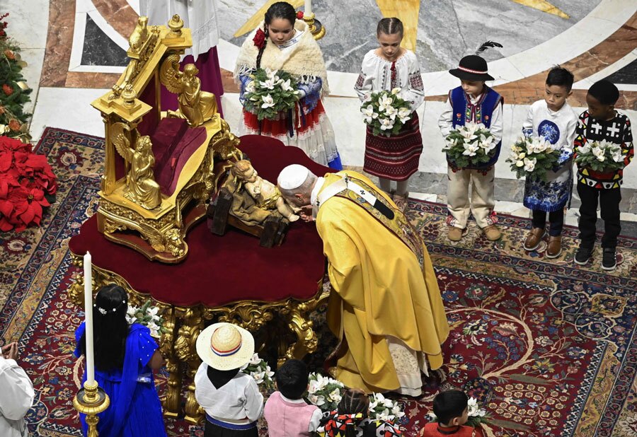 پاپ لئو چهاردهم در مراسم عشای ربانی