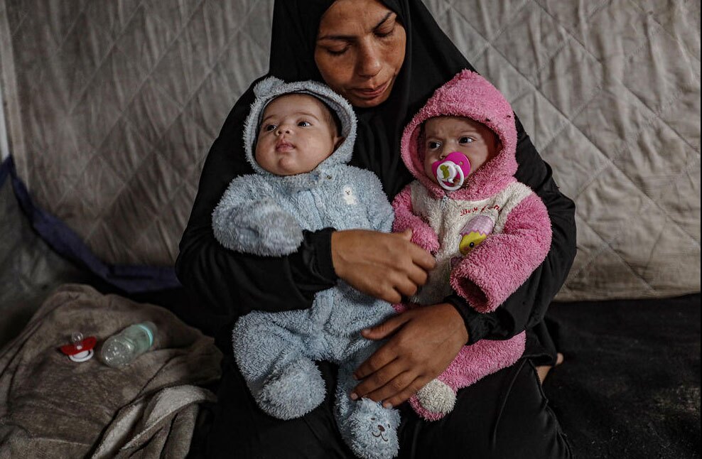 دیدنی های امروز؛ از دیدار ترامپ و نتانیاهو تا تصاویر برگزیده سال 2025 چادر اسکان آوارگان جنگی در نوار غزه