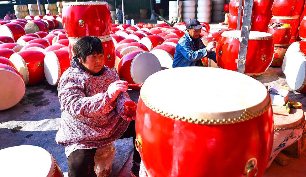 دیدنی های امروز؛ از دیدار ترامپ و نتانیاهو تا تصاویر برگزیده سال 2025 یک کارگاه تولید طبل در لویانگ چین