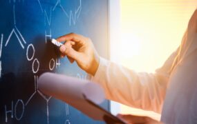 فرصتهای شغلی کمتر شناختهشده برای فارغالتحصیلان شیمی و مسیرهای ورود به آنها