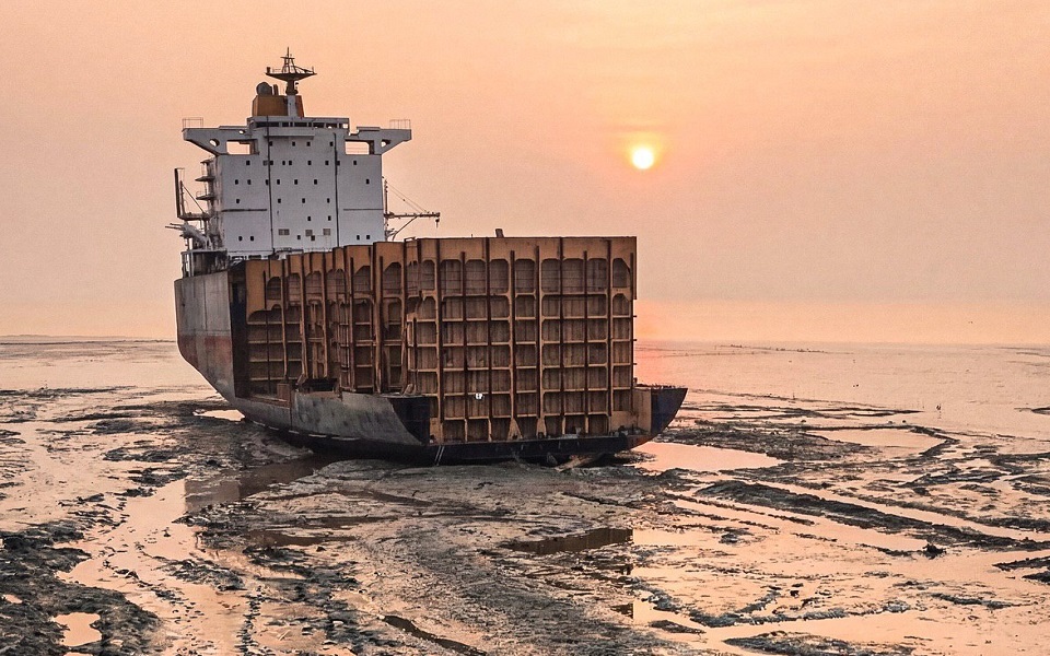 الانگ؛ بزرگ‌ترین قبرستان کشتی‌های جهان