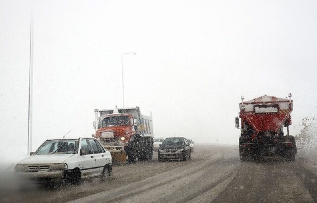 بارش برف و باران در جاده‌های ۲۴ استان کشور