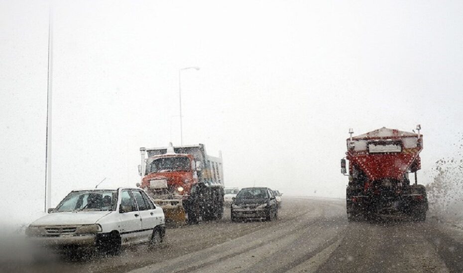 بارش برف و باران در جاده‌های ۲۴ استان کشور
