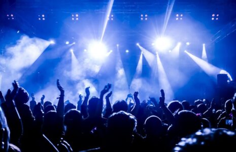 باز هم بلیت کنسرت گران شد؛ رکورد جدید تا ۲ میلیون تومان بلیت کنسرت