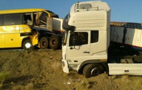 برخورد اتوبوس و کامیون در محور سربیشه–نهبندان