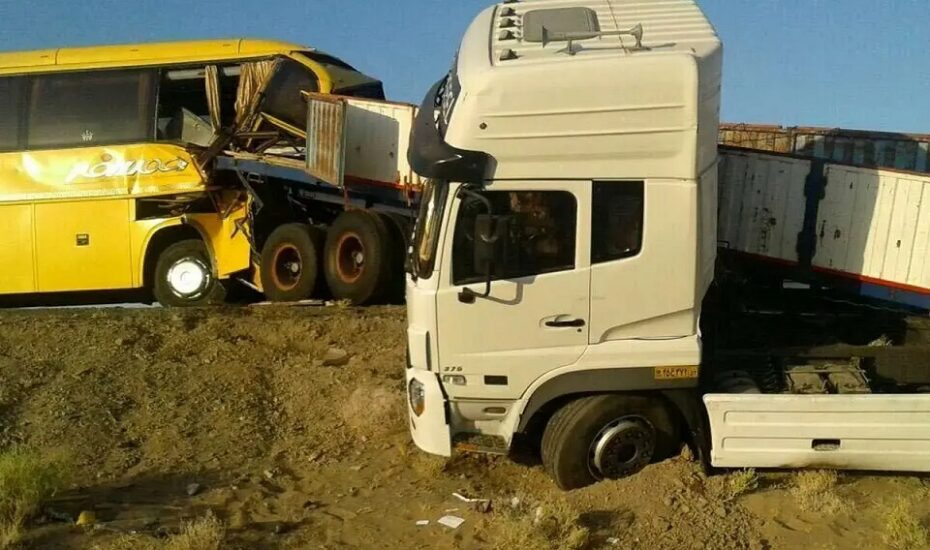 برخورد اتوبوس و کامیون در محور سربیشه–نهبندان