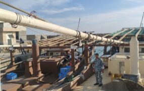 توقیف لنج عمانی و یک قایق ترال غیرمجاز در آب‌های جاسک