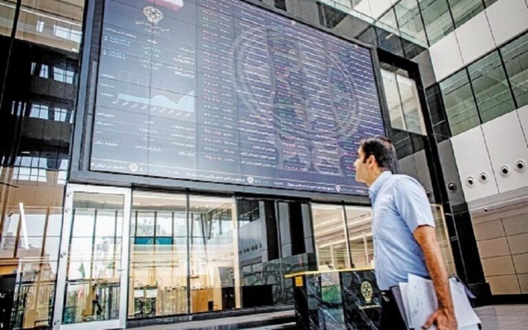 حرکت شاخص بورس تهران روی لبه تیغ