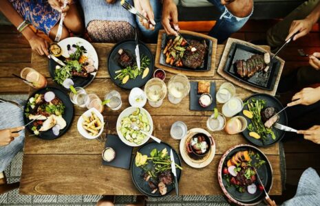 خطرات دیر شام خوردن که نمی‌دانستید/ چطور از وعده‌های شبانه سنگین پرهیز کنیم