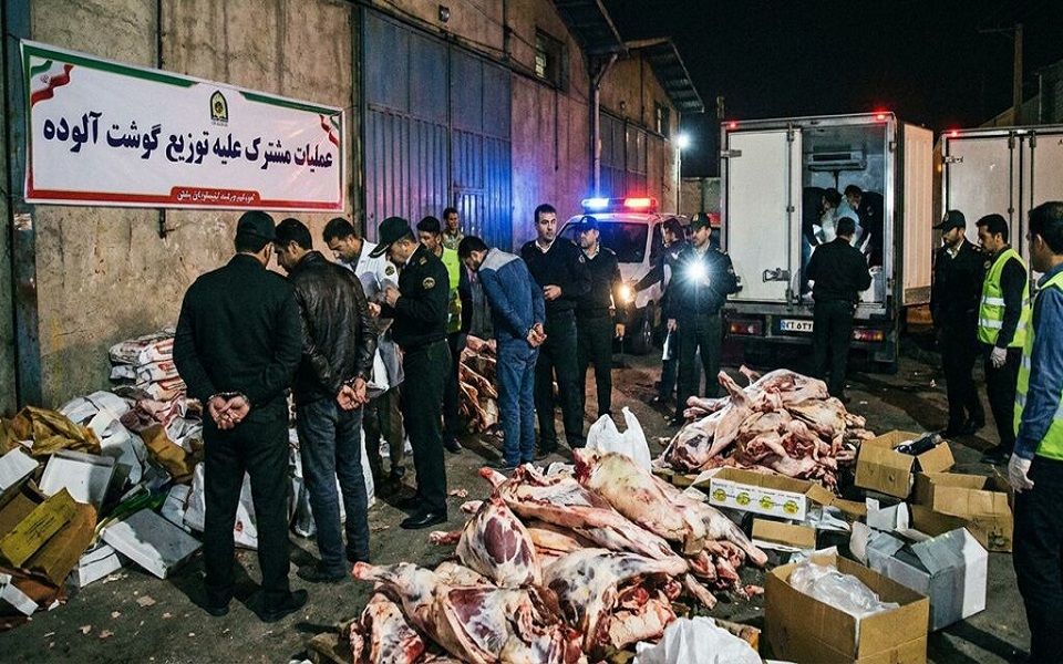 دستگیری تمام اعضای باند توزیع گوشت آلوده در اصفهان دستگیری تمام اعضای باند توزیع گوشت آلوده در اصفهان