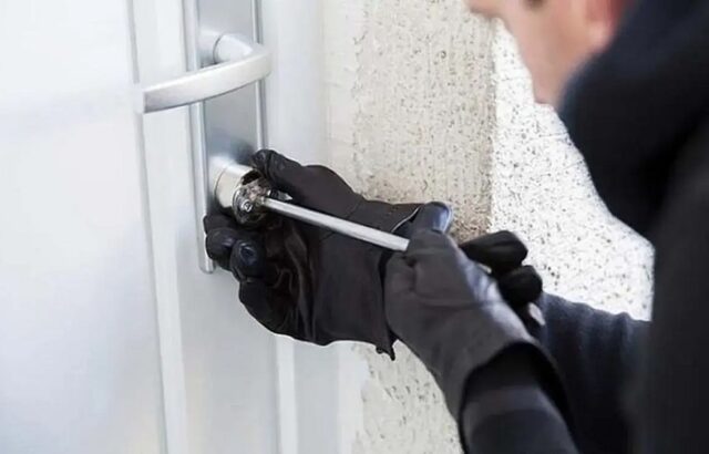 دستگیری ۳ عضو باند سرقت ۱۵ میلیاردی از یک منزل در شمال تهران دستگیری ۳ عضو باند سرقت