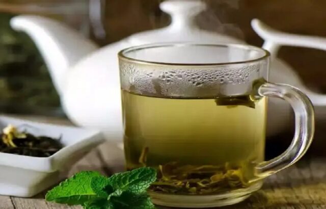 دمنوش چای سبز و روش ساده تهیه آن برای کاهش چربی خون