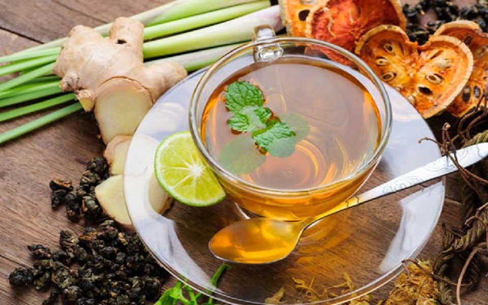 دمنوش‌های مؤثر برای کاهش علائم سرماخوردگی و آنفلوآنزا