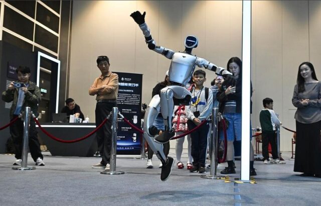 دیدنی های امروز؛ از اعتراضات کشاورزان اروپایی تا کنفرانس خبری پایان سال پوتین