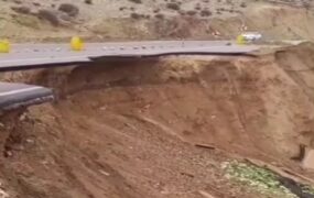 رانش زمین در جاده خوزستان/ فیلم رانش زمین در جاده خوزستان