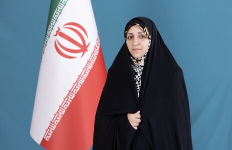 زهرا بهروز آذر