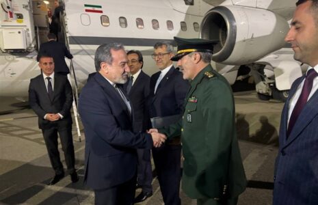 عراقچی به باکو رسید عراقچی