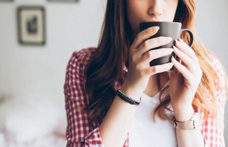 عوارض پنهان نوشیدنی محبوب